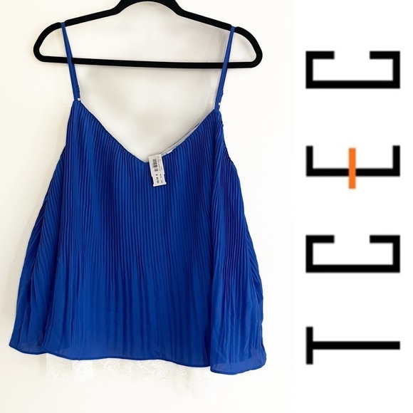 ✨NEW!✨ TCEC Women’s Blue Ruffle Tank - Large - Picture 1 of 8